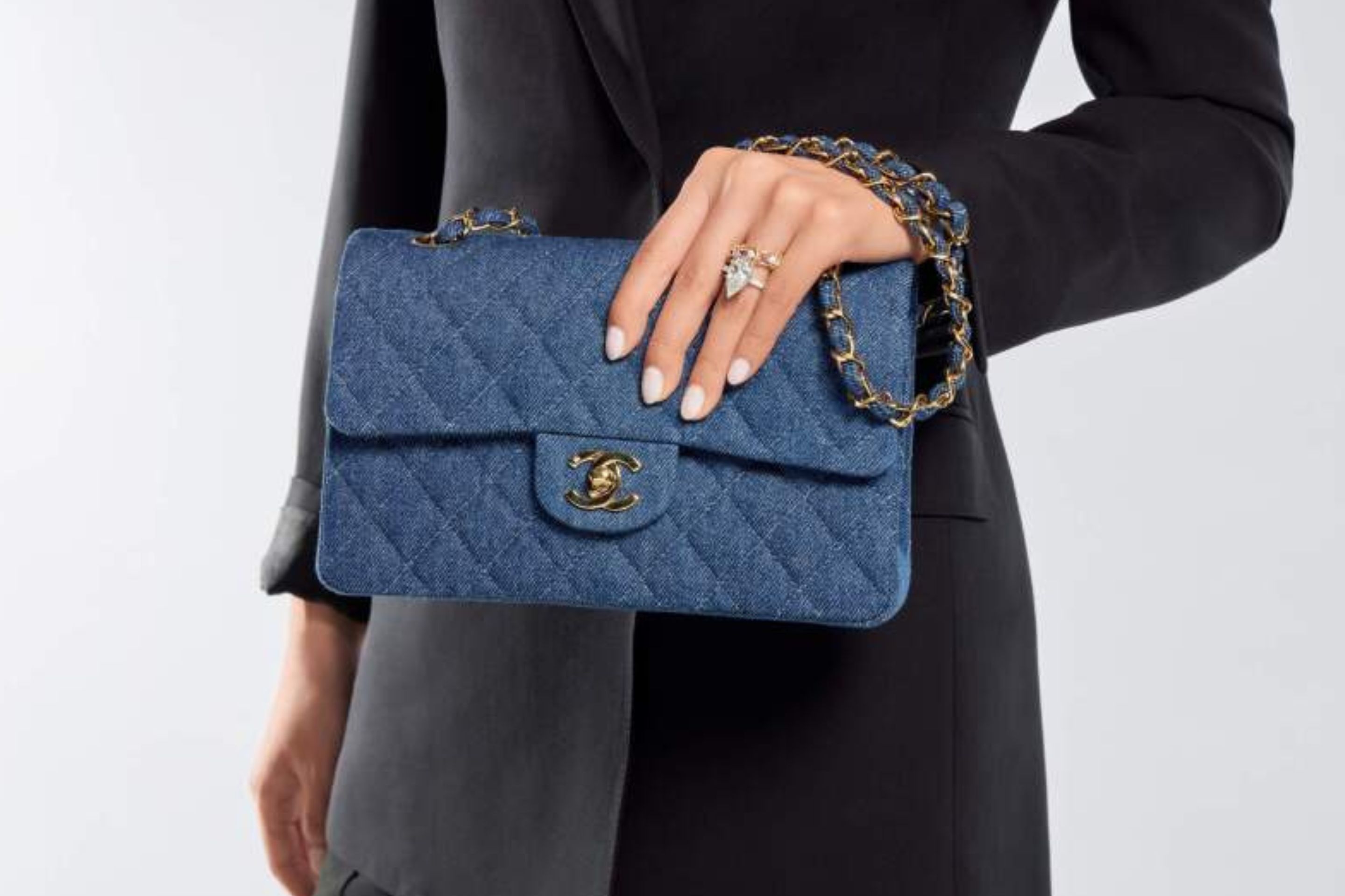 【ヴィンテージ】Rank:S☆Chanel Navy Medium 2Tone Flap バック Used Chanel Handbags, Shoes & Accessories | Yoogi's Closet
