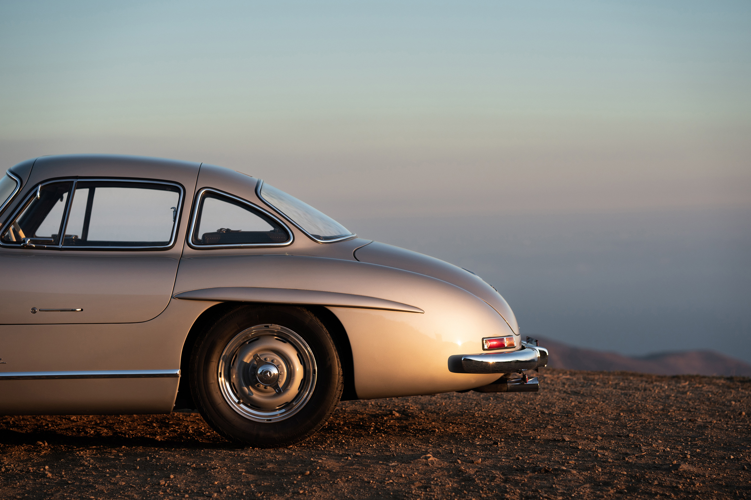 洋書 Mercedes-Benz 300SL: History The History of the Mercedes 300SL Gullwing - YouTube