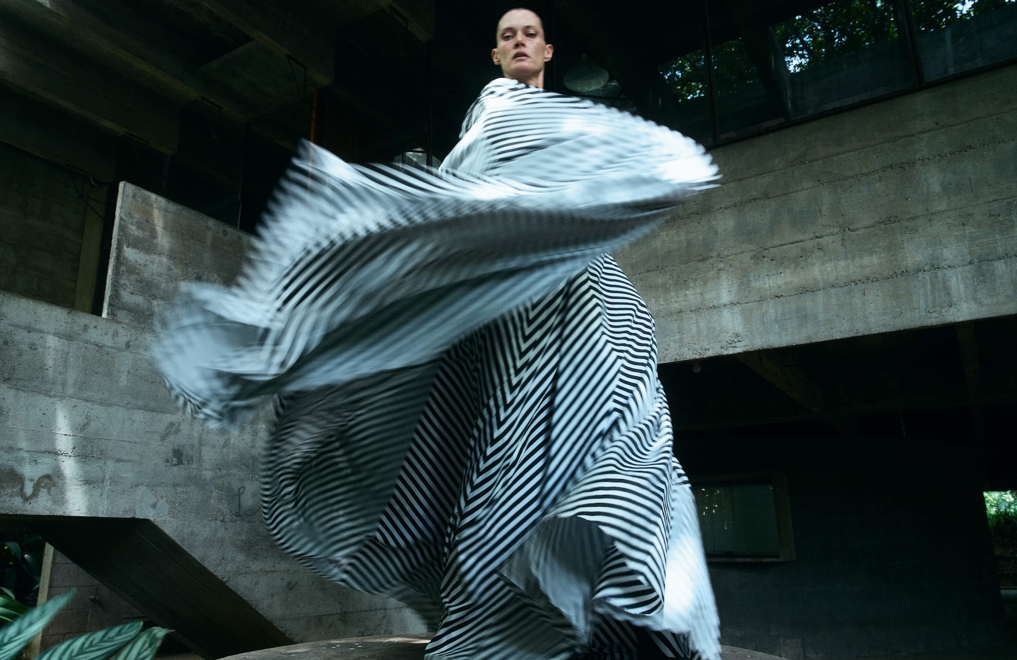 Type: featured Category: Sotheby’s Magazine Inside a Brutalist Icon: Fashion Meets Paulo Mendes da Rocha’s Concrete Masterpiece