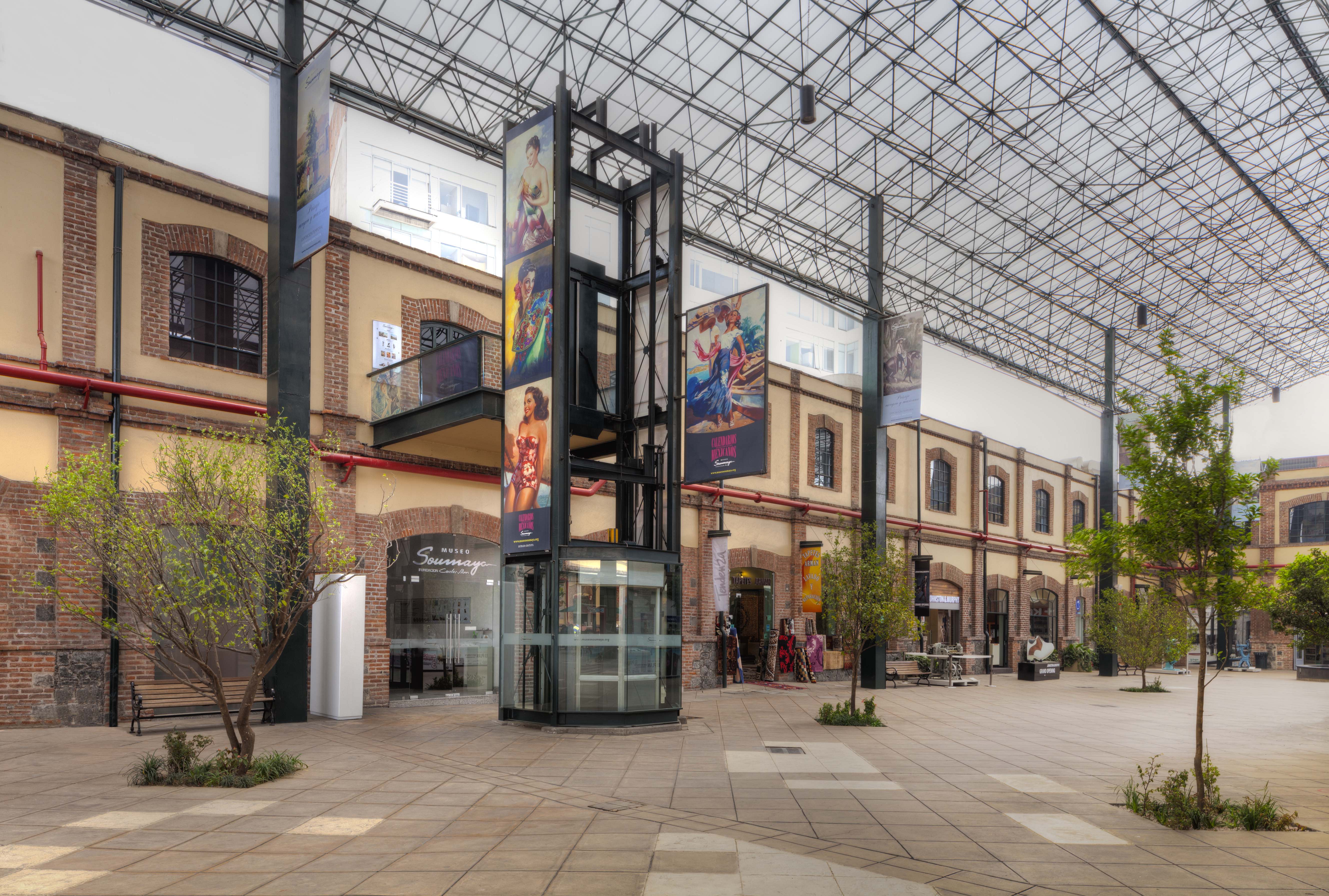 Museo Soumaya, Plaza Loreto