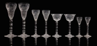 View 1 of Lot 1220: Service de verres en « cristal de roche » gravé, Angleterre, fin du XIXe/début du XXe siècle