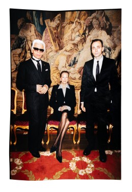 View 1 of Lot 270: Tailleur Haute Couture trois pièces en crêpe de laine marine : veste, jupe et pantalon 