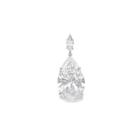369. important diamond pendant