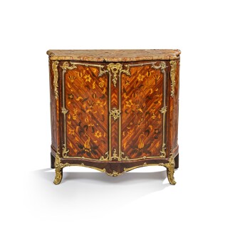 View 1 of Lot 145: Meuble d'appui en marqueterie de bois de violette, amarante, satiné, érable et bronze doré d’époque Louis XV, vers 1750, attribué à Jean-Pierre Latz probablement commandée par Madame Elisabeth, duchesse de Parme, pour son palais de Colorno