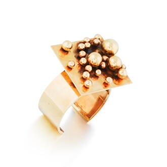 View 1 of Lot 324: Bracelet