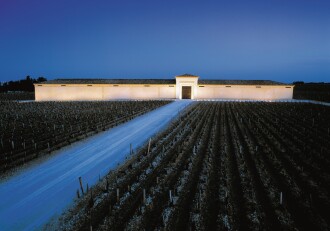 View 1 of Lot 9452: Pauillac de Château Latour 2016 (12 BT)