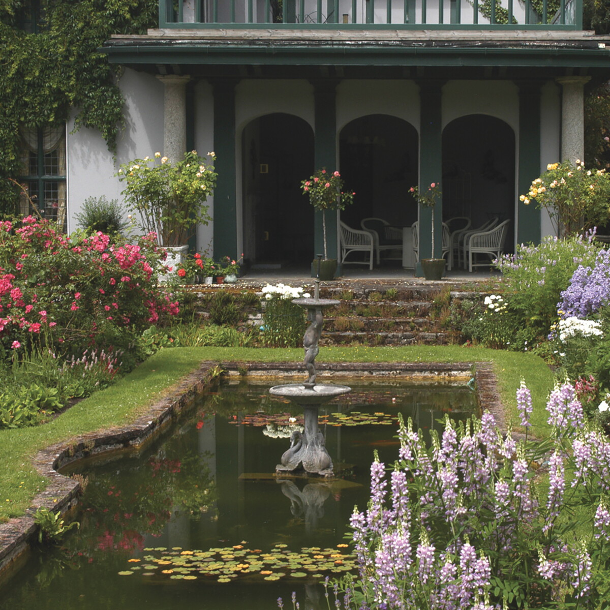 Five Homes with Picturesque Private Gardens