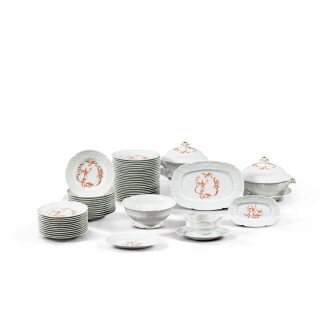 View 1 of Lot 1217: Partie de service de table en porcelaine de Limoges à décor de chinoiserie, moderne