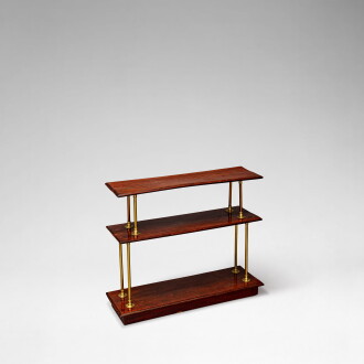 View 1 of Lot 679: Etagère en placage d'acajou et laiton doré, fin XIXe siècle