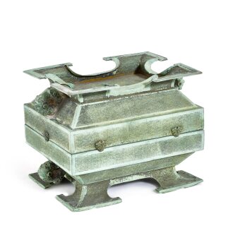 View 1 of Lot 3019: An archaic bronze ritual vessel and cover, Fu, Spring and Autumn period | 春秋 青銅蟠虺紋獸耳蓋簠