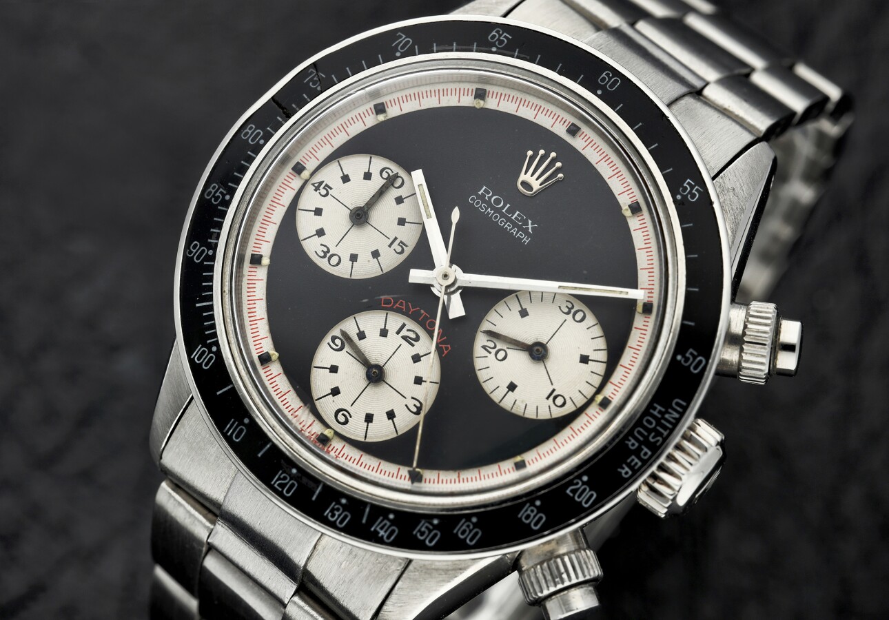 In 1965, variants with a black acrylic insert were introduced, including the ref. 6240 Rolex Daytona, offering higher contrast.