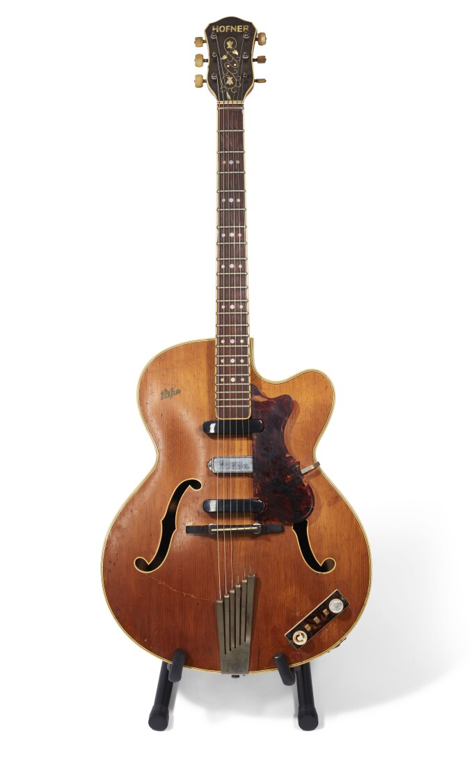 GEORGE HARRISON, 1959 HOFNER PRESIDENT 'THINLINE' SEMI-ACOUSTIC GUITAR, OWNED BY HIM AND GIVEN TO ALAN HERRING. ESTIMATE: £40,000–60,000