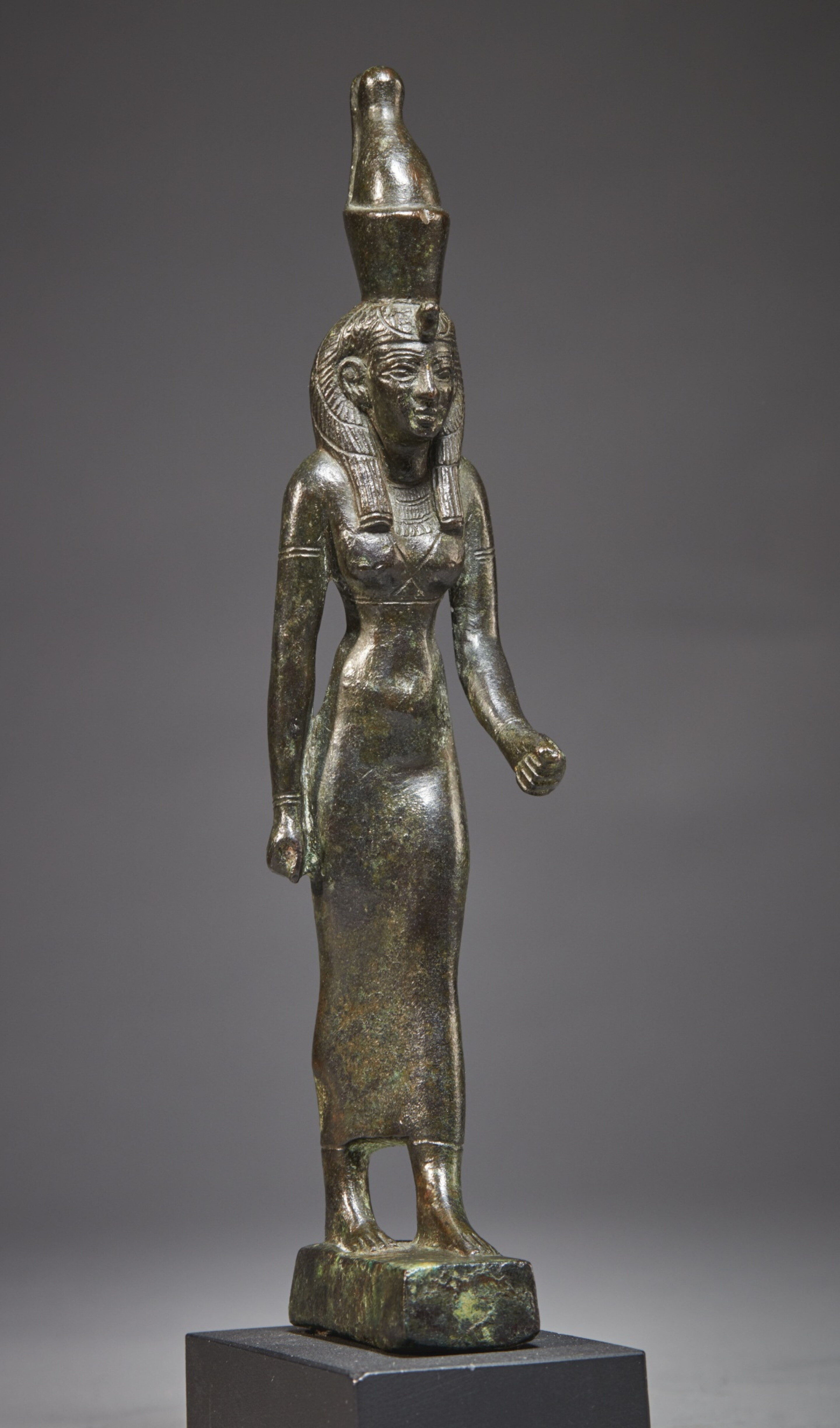 27 An Egyptian Bronze Figure Of The Goddess Mut 26th Dynasty 664 27-an-egyptian-bronze-figure-of-the-goddess-mut-26th-dynasty-664