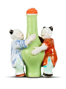 View 1 of Lot 1808: An enamelled porcelain 'boys' snuff bottle Qing dynasty, Qianlong – Jiaqing Period | 清乾隆至嘉慶 粉彩童子抱瓶鼻煙壺