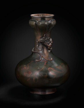 View 1 of Lot 151: A rare large garlic-mouth bronze ‘dragon’ vase Qing dynasty, 17th century | 清十七世紀 銅盤龍蒜頭瓶