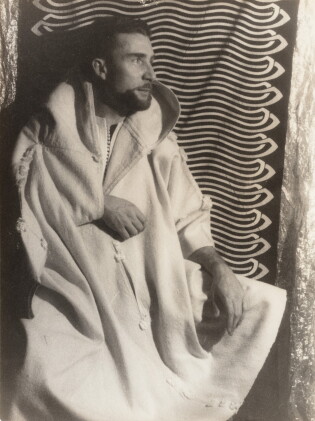 Catalog image of portrait du peintre et écrivain brion gysin, tanger, 1957