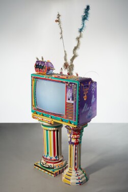 View 1 of Lot 414: Van Chrome TV and Clock Radio 