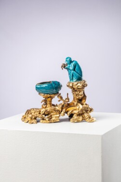 View 1 of Lot 123: Encrier en porcelaine de Chine turquoise et bronze redoré, la porcelaine dynastie Qing, XVIIIe siècle, la monture d’époque Louis XV, vers 1750