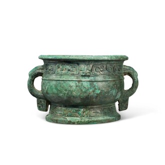View 1 of Lot 243: An archaic bronze ritual food vessel (Gui), Western Zhou dynasty | 西周 青銅龍紋簋