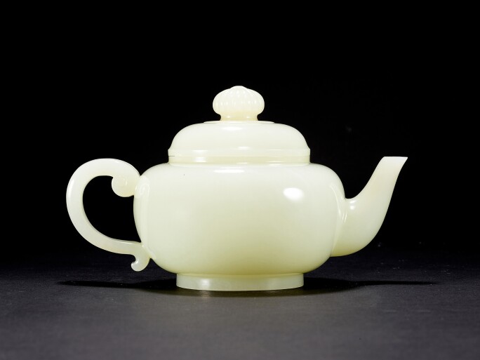 清乾隆御制白玉光素菊花钮茶壶 中國藝術品 Sotheby S 清乾隆御制白玉光素菊花钮茶壶 中國藝術品 Sotheby S