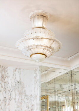 View 1 of Lot 431: Lustre