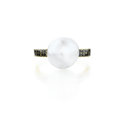 Catalog image of Bague perle de culture et émail, “Trèfles” | Cultured pearl and enamel ring, 'C…