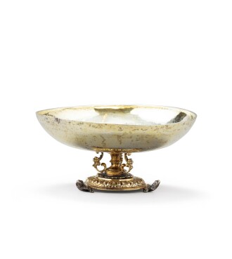 View 1 of Lot 128: A small silver-gilt circular cup, Nicolaus Hieronymus Höffler, Nurnberg, circa 1685 | Petite coupe ronde en vermeil par Nicolaus Hieronymus Höffler, Nuremberg, vers 1685
