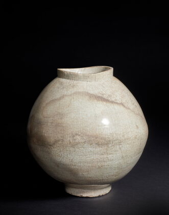Catalog image of A white-glazed moon jar, Joseon period, 18th century | 朝鮮王朝 十八世紀 白瓷月亮罐