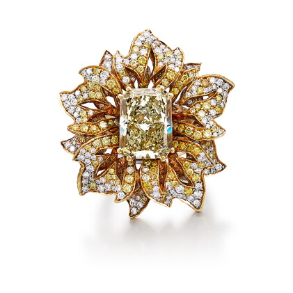 Catalog image of Fancy Brownish Yellow Diamond and Diamond Ring | 5.48克拉 彩棕黄色鑽石 配 鑽石 戒指