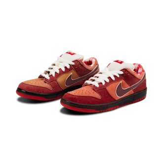 View 1 of Lot 8501: Lot of 2 Distinct Nike Dunk SB Low ‘Red Lobster’ Samples (Left & Right) | Nike Dunk SB Low「Red Lobster」樣品鞋（左右腳來自兩雙樣品鞋）