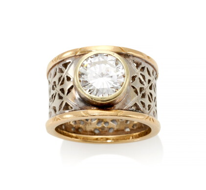 Catalog image of diamond ring (anello con diamante)