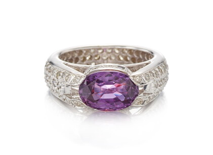 Catalog image of purple sapphire and diamond ring | 3.57卡拉 紫色剛玉 配 鑽石 戒指