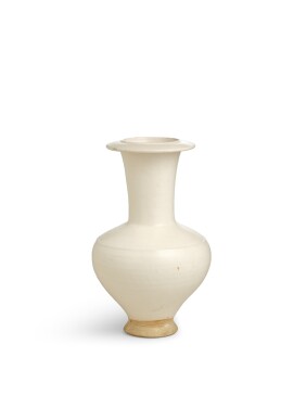 View 1 of Lot 1055: A Cizhou white-glazed vase, Northern Song dynasty | 北宋　磁州白釉盤口尊