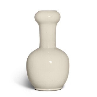 View 1 of Lot 634: An incised white-glazed vase, Qing dynasty | 清  白釉暗刻花卉紋蒜頭瓶