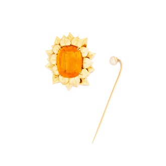 View 1 of Lot 5: Broche citrine et épingle de cravate perle mabé