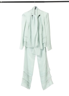 View 1 of Lot 245: Ensemble Haute Couture en organza de soie bleu glacier 