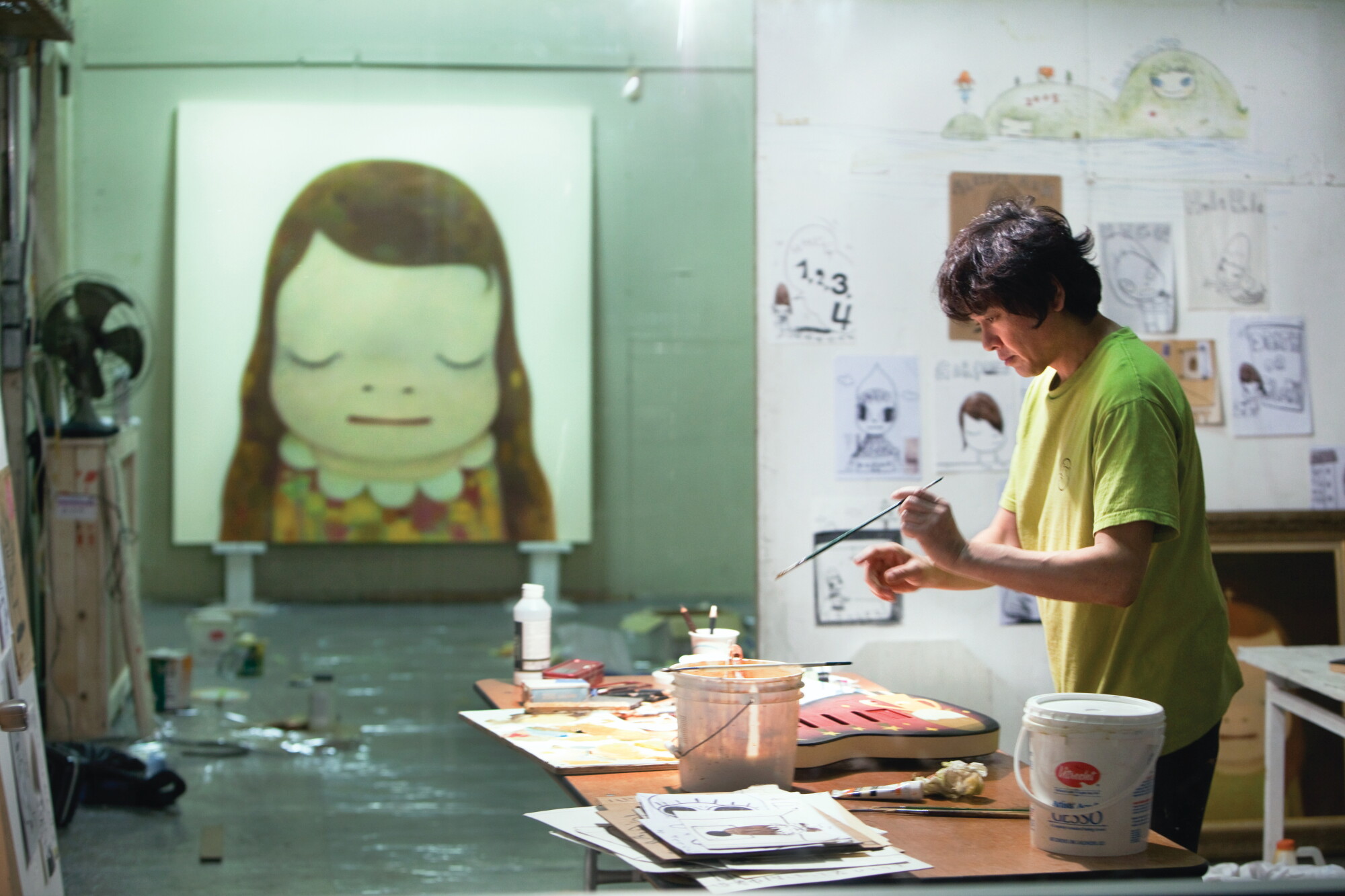 Yoshitomo Yoshitomo Nara in his studio. Photo © Gus Powell. Art © 2025 Yoshitomo Nara