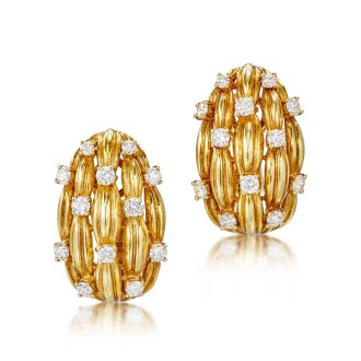 View 1 of Lot 2863: Pair of Diamond Ear Clips | 蒂芙尼 | 鑽石 耳夾一對