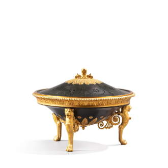 View 1 of Lot 17: Cassolette pot-pourri en bronze repatiné et redoré d'époque Empire, vers 1810, d'après un dessin de Charles Percier 