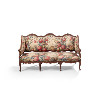 View 1 of Lot 41: Canapé à oreilles d'époque Louis XV, vers 1730