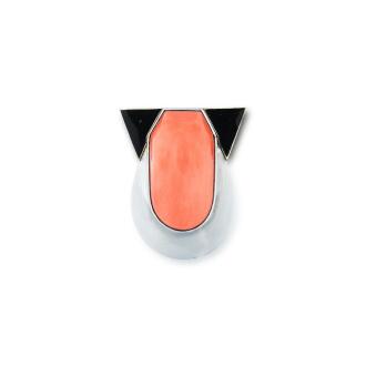 View 1 of Lot 66: Broche corail et émail 