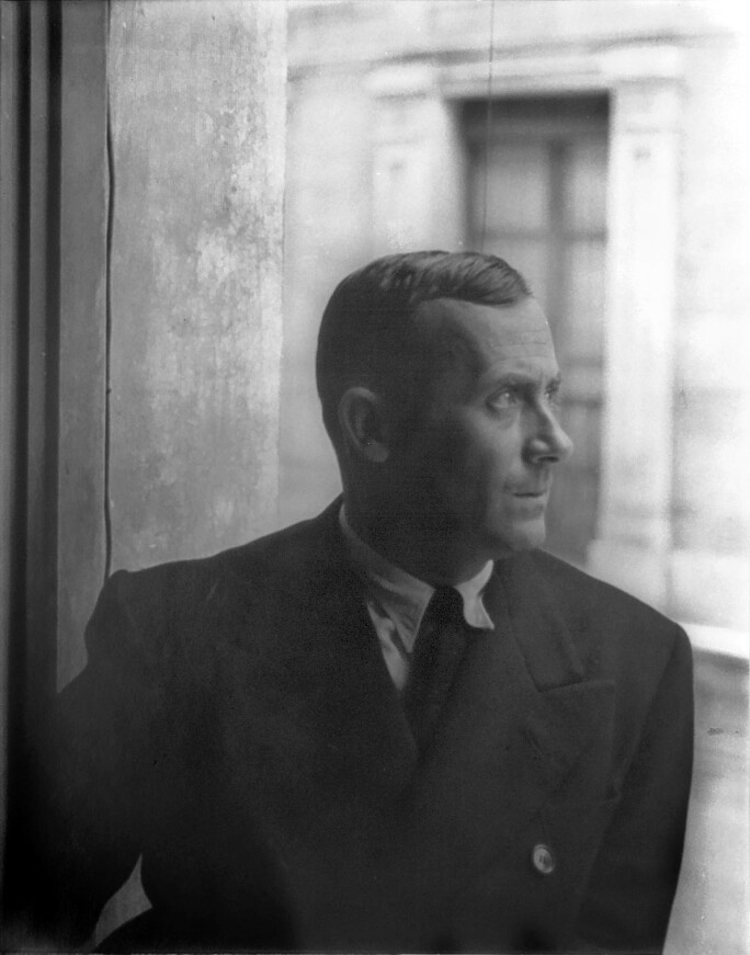 Portrait_of_Joan_Miro,_Barcelona_1935_June_13.jpg
