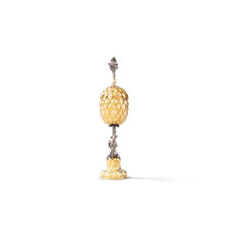 View 1 of Lot 131: Coupe et son couvercle en argent et vermeil, par Mikhail Klushin, Moscou, 1744