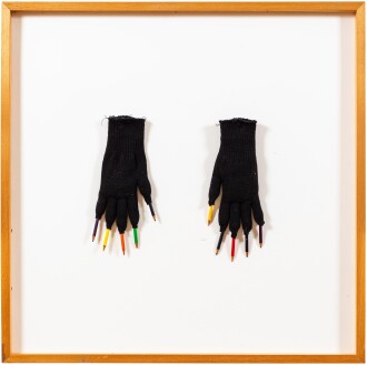 View 1 of Lot 199: Deux gants 