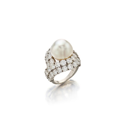 Catalog image of Van Cleef & Arpels | Cultured Pearl and Diamond Ring 梵克雅寶 養殖珍珠配鑽石戒指
