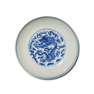 View 1 of Lot 501: A blue and white 'dragon' dish, Seal mark and period of Qianlong | 清乾隆 青花雲龍趕珠紋盤 《大清乾隆年製》款