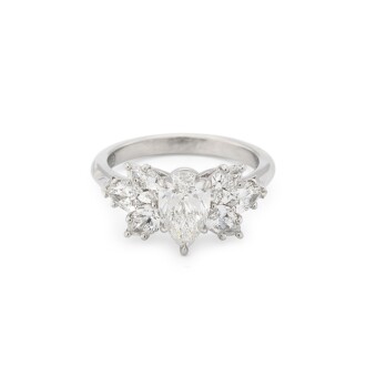 View 1 of Lot 124: Diamond ring