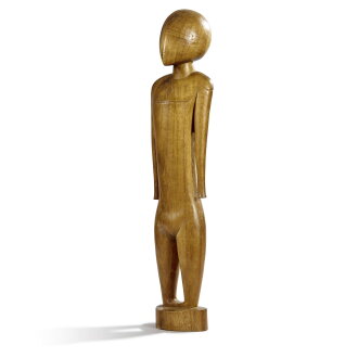 View 1 of Lot 1305:  Statue féminine anthropomorphe, Îles Carolines, atoll de Nukuoro