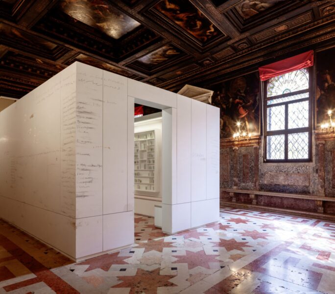 Edmund de Waal, The Library of Exile Venice