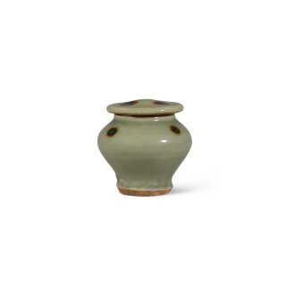 View 1 of Lot 40: A small Longquan celadon-glazed 'tobi seiji' jar and cover Yuan dynasty | 元 龍泉青釉褐斑「飛青」小蓋罐